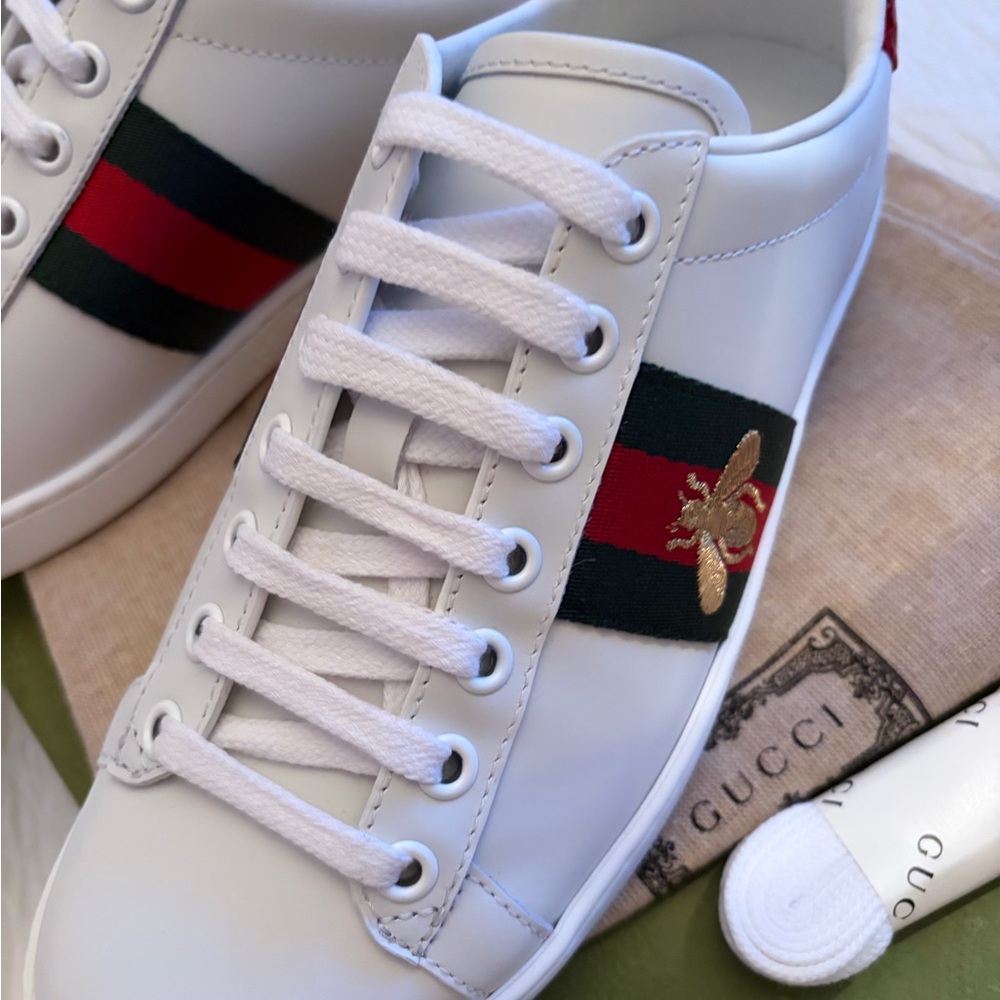 Gucci Size 36 Women's Gucci Ace sneaker with bee